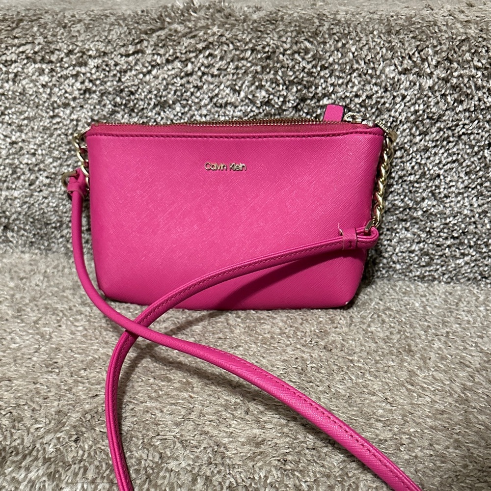 Calvin Klein Fuchsia Chain-Accent Crossbody Bag